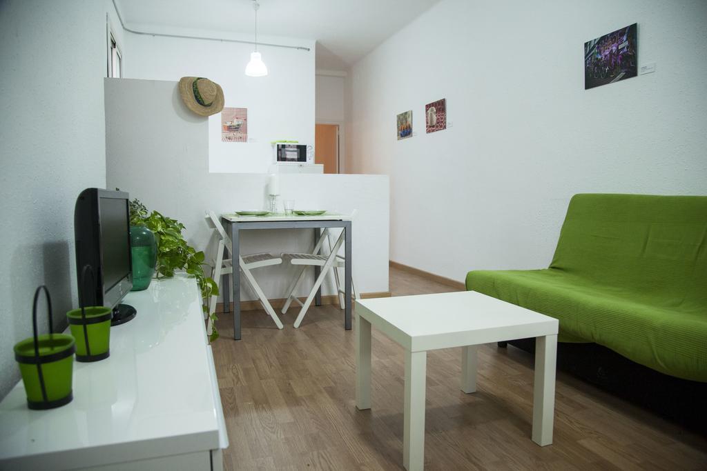 Apartment Carrer Berlin Барселона Стая снимка